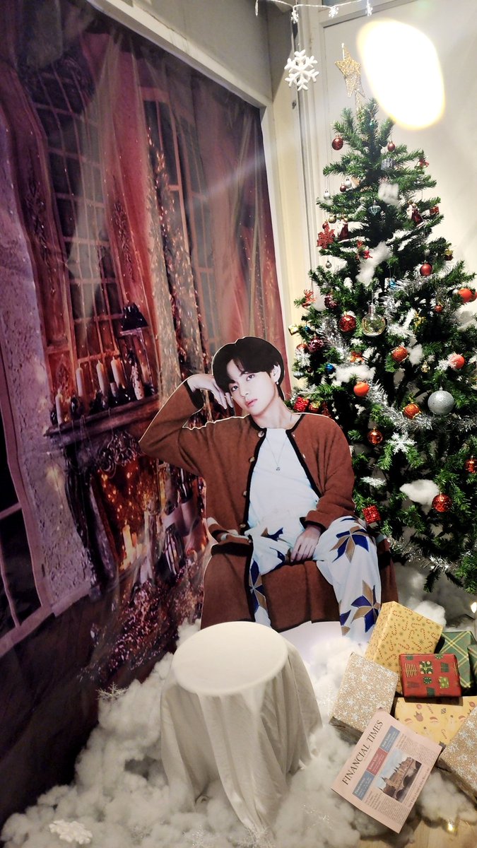 Mesoul_project's tweet photo. แอบเอามาให้ดูสัก2มุม 💜💜💜💜
#taetaedaywithmesoul
#HappyTaehyungDay 
#HappyBirthdayTaehyung 
#HAPPYVDAY https://t.co/knrmEbQOnK