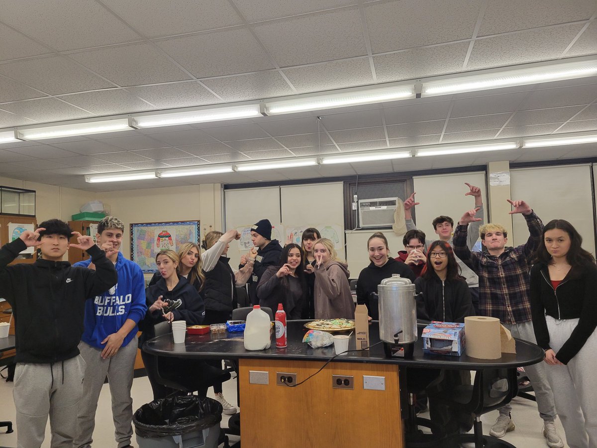 ScigsScience's tweet photo. Ugly Sweater Winter Solstice Midterm review. Such great work..so much fun! #everythingisbetterwithfood @principalBUFSD https://t.co/mmB85FZK5M