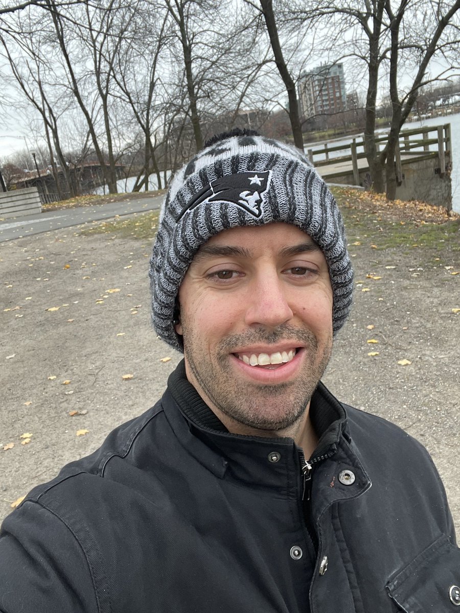 DD988's tweet photo. Healthy Living is about doing something active everyday, eating nutritious foods, and learning to love yourself. 

Don’t over complicate it 😝
#fitness #personaltrainer #healthcoach https://t.co/JwS4jZCLjT