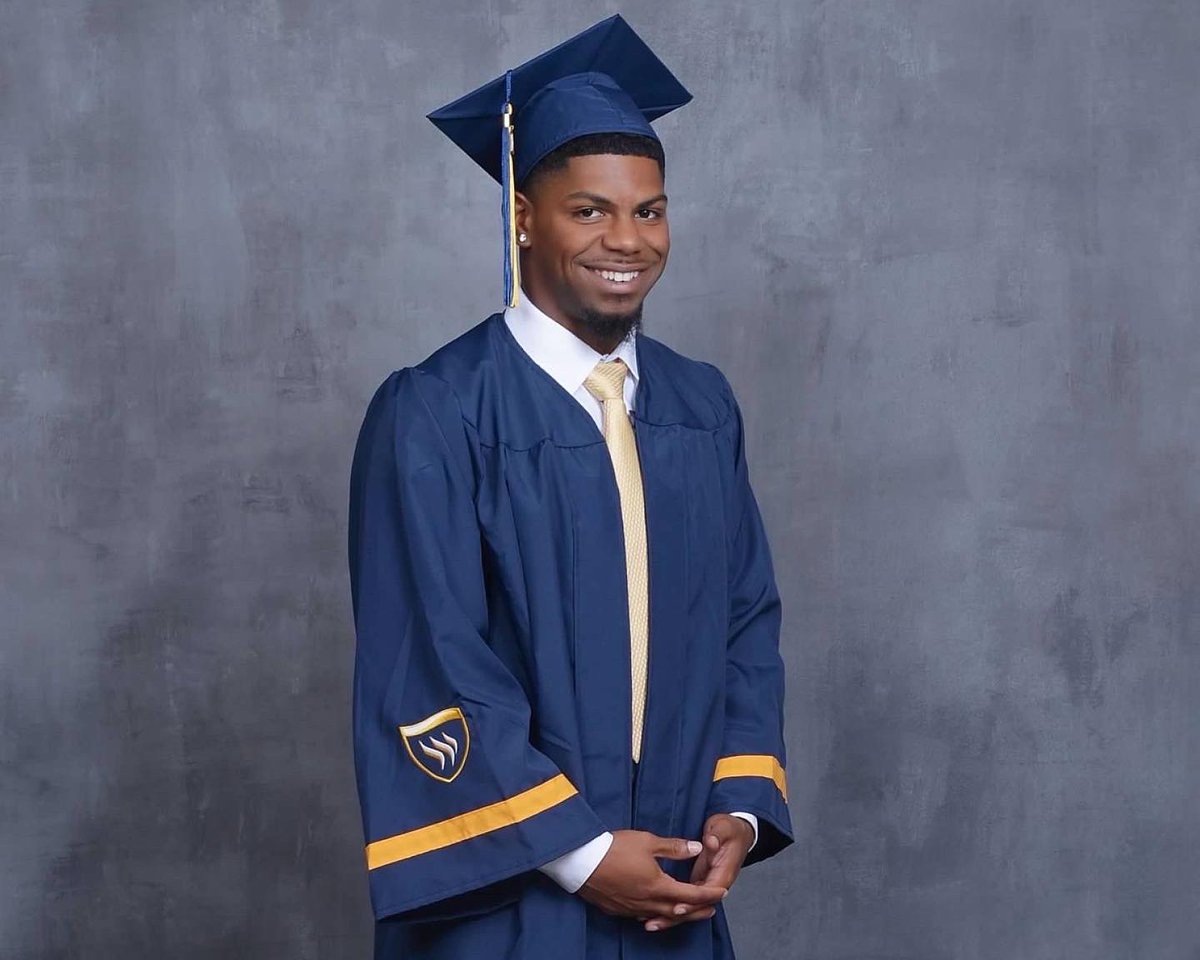 D_jamal3's tweet photo. 👨🏾‍🎓🙏🏾

✅ Bachelors Liberal Arts of Science https://t.co/kenLCpCxB5
