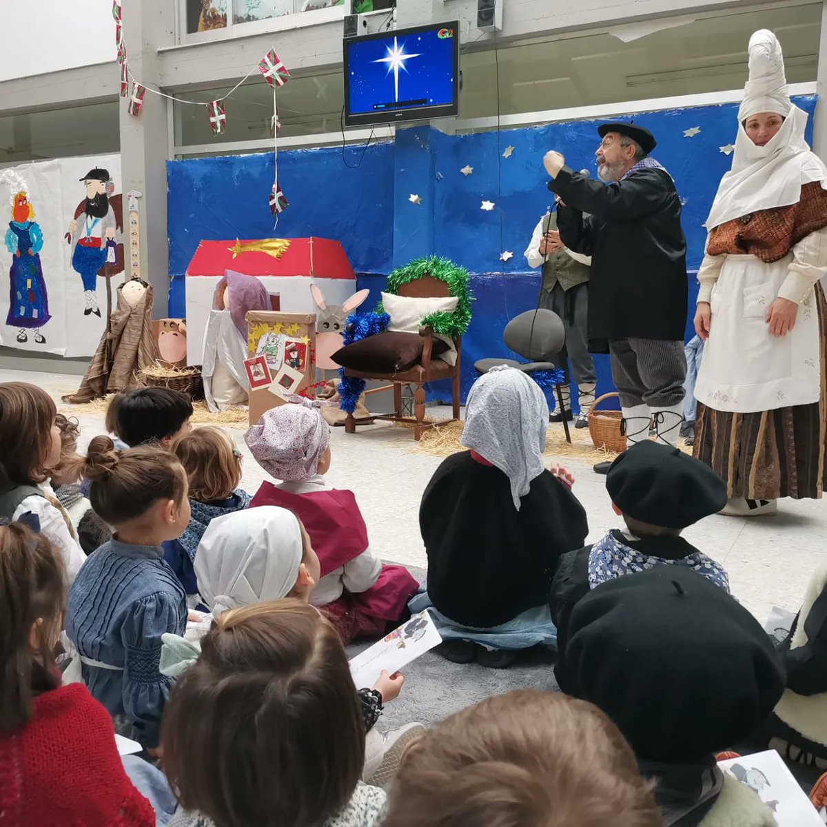 Gaur bisita ederra izan dugu Ikastetxean. Olentzero eta Mari Domingi etorri zaizkigu! A ze poza, beldurra, emozioa...
-
#lasallezarautz #ikasleaerdigunean #HobeElkarrekin #ITBLaSalle #lasalle #lasallezarautzeskolaberria #zarautz