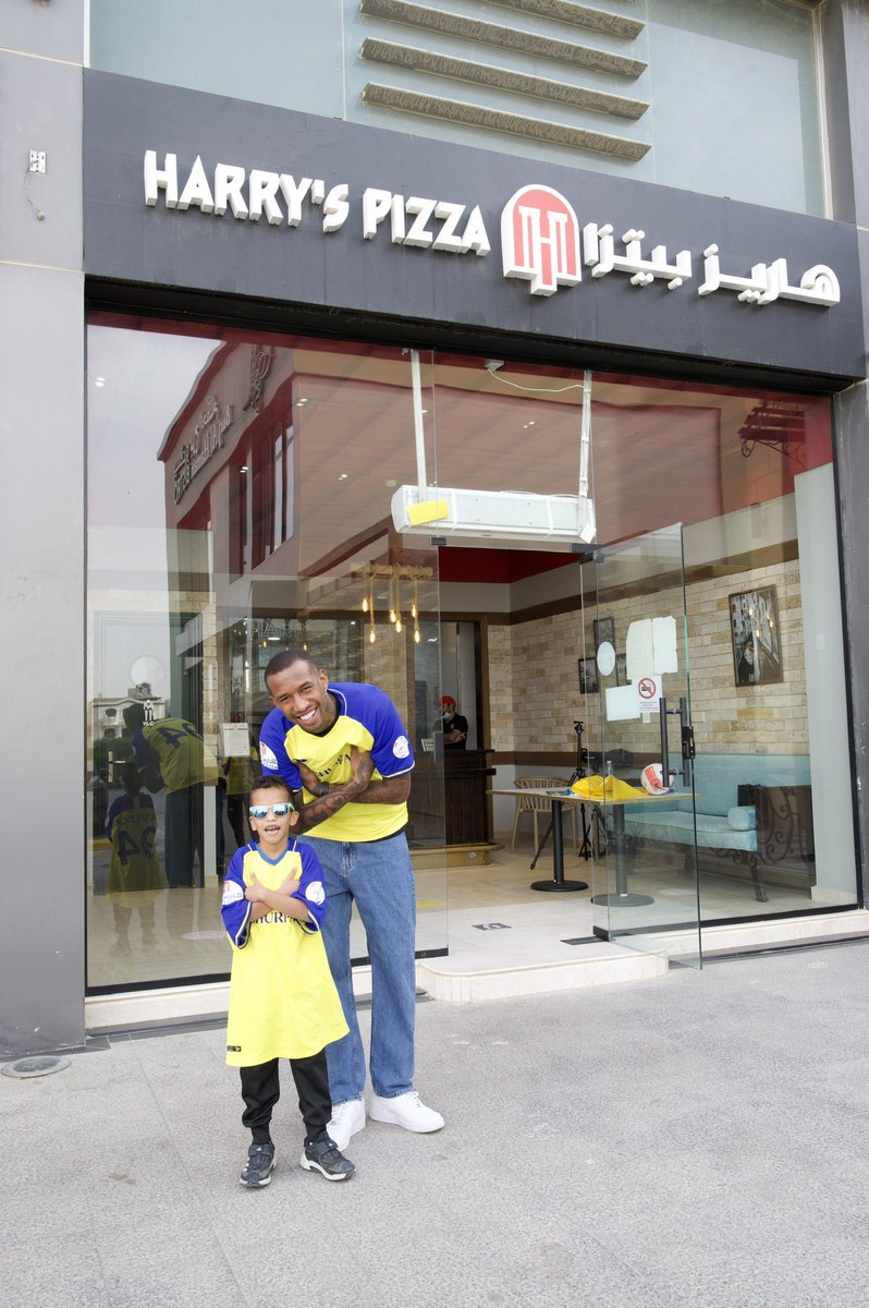 harryspizza_ksa's tweet photo. على الوعــد 🤩

العالمي تاليسكا مع تاليسكا الصغير 🤩💛💙
#هاريز_بيتزا https://t.co/yNsK0VA5Pc