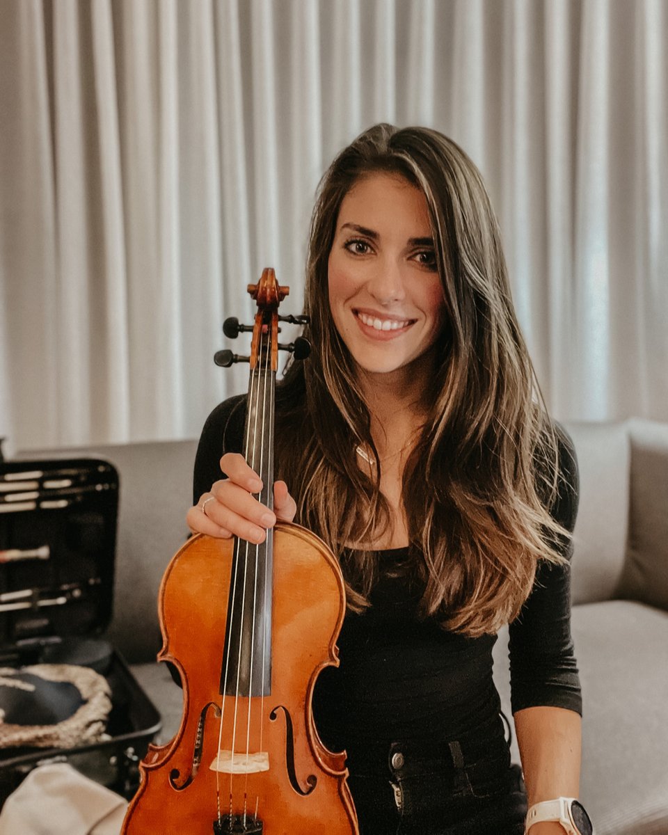 kianajuneweber's tweet image. Only a few spots left for private lessons. Sign up by Jan 1st for quarter 1.  Commit to starting 2023 like you mean to go on with detailed private instruction. 

Go to my web-store to grab you spot. 

#fiddlelessons #violinlessons #violinteacher