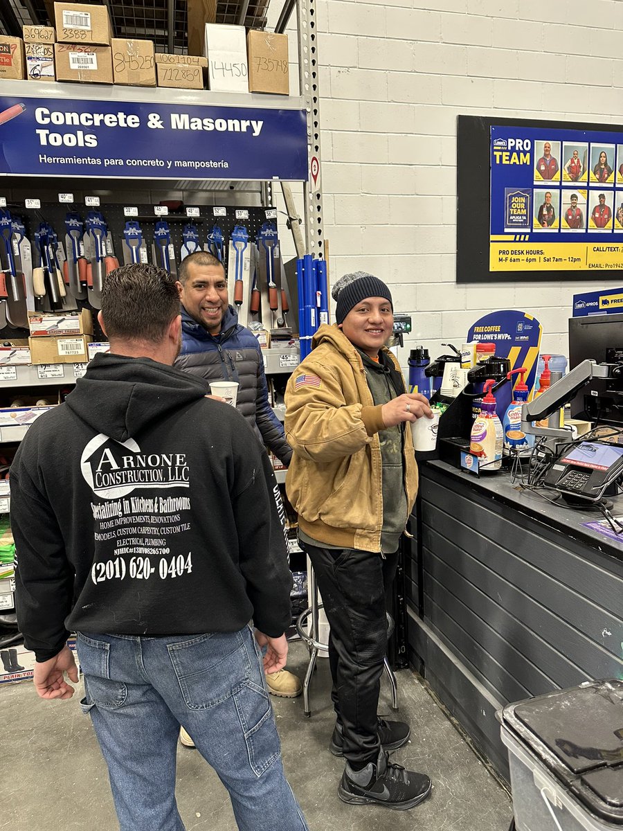 Take a look at this new coffee machine For Our Pros💙💛 they are loving it especially with different flavor creamers 😋 #1942 East Rutherford