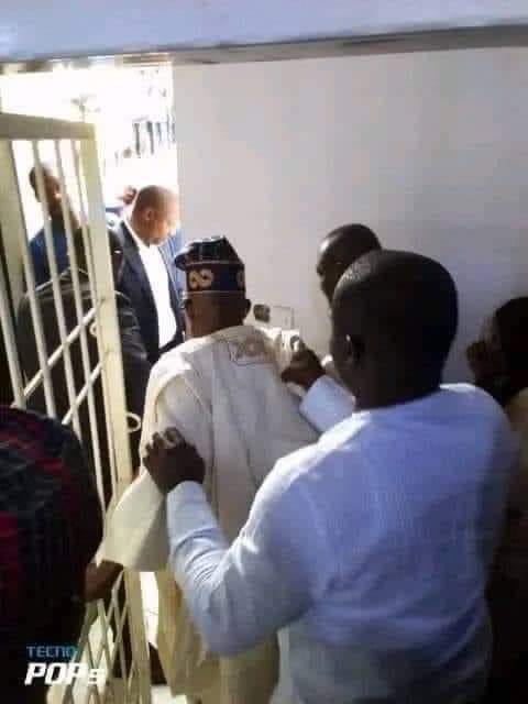__Kuizin's tweet photo. When you hear "WALK WITH ME", who would you leave everything you are doing &amp; walk with?

#ObiDattiInRivers
#PeterObiInPortHarcourt 
#StudentsTownHallWithPO 
#ObidientlyYusful 
#OBIDIENTS 
Labour Party Wike 

    🔄                                        💔 https://t.co/HFAk6AVIJV