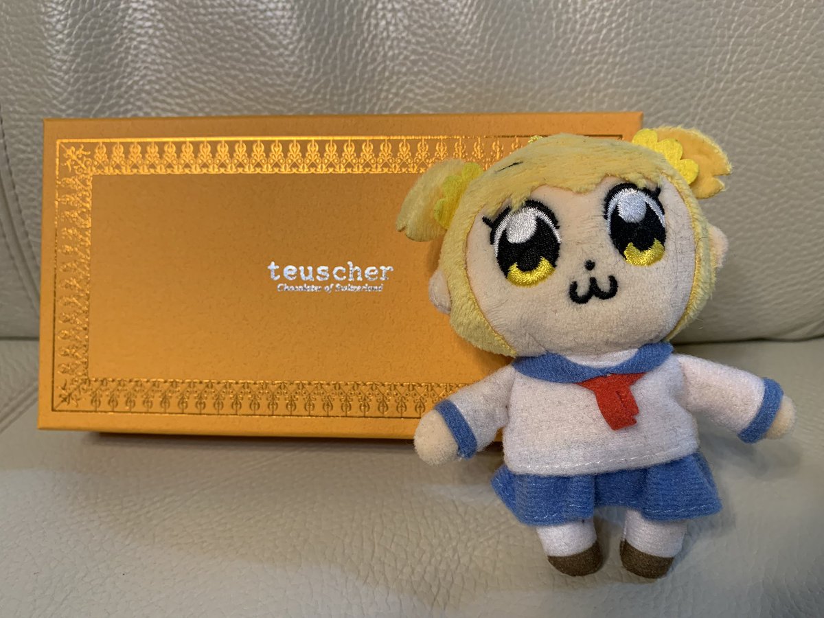 bWybR3G1zoEyvo6's tweet photo. Swissのチョコいただきました。 めっちゃ優し〜いお味 (*´˘`*)♡🍫 #teuscher #トイスチャーシャンパントリュフ https://t.co/IHZgqmJWpj