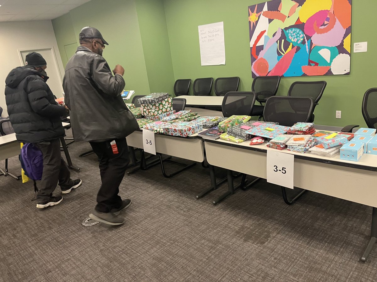 PhillyVirtual's tweet photo. Happy Holidays to all our PVA Families 🎁. This is our annual Gift Giving Event 🥳 https://t.co/Glw9nf9C0i