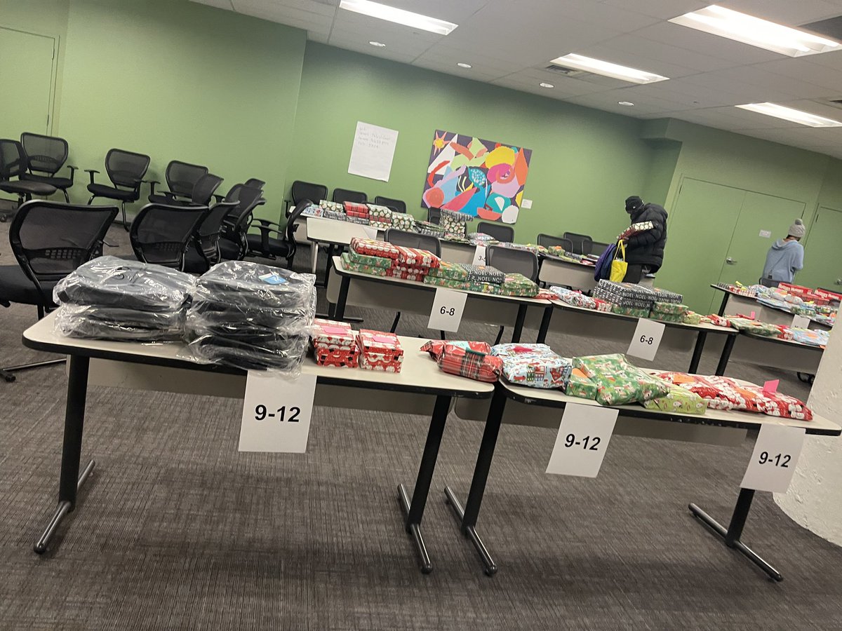 PhillyVirtual's tweet photo. Happy Holidays to all our PVA Families 🎁. This is our annual Gift Giving Event 🥳 https://t.co/Glw9nf9C0i