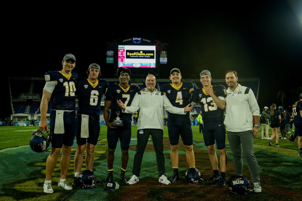 Dequanfinn5's tweet photo. Woke up a 2x Champ 💍. All Praise is Due To the Most High! This 2022 TEAM  is special and I’m glad I was able to be apart of it. https://t.co/Ev8cdAMnkh