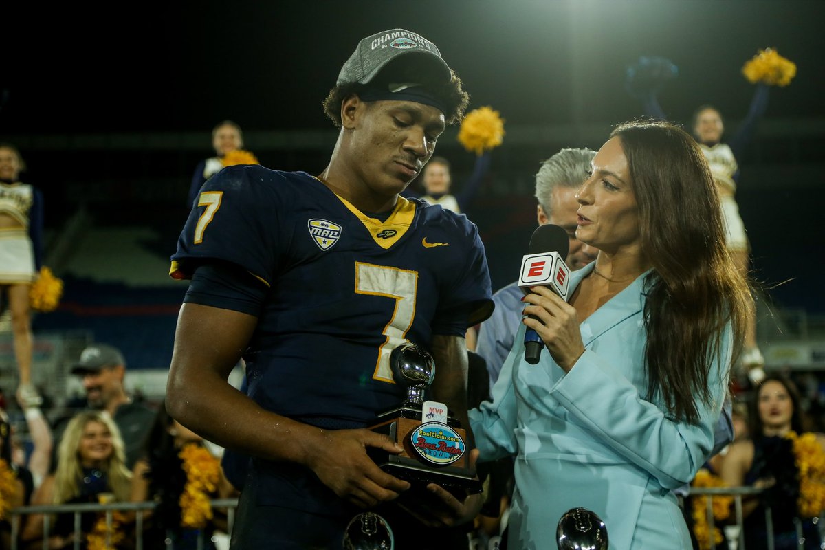 Dequanfinn5's tweet photo. Woke up a 2x Champ 💍. All Praise is Due To the Most High! This 2022 TEAM  is special and I’m glad I was able to be apart of it. https://t.co/Ev8cdAMnkh