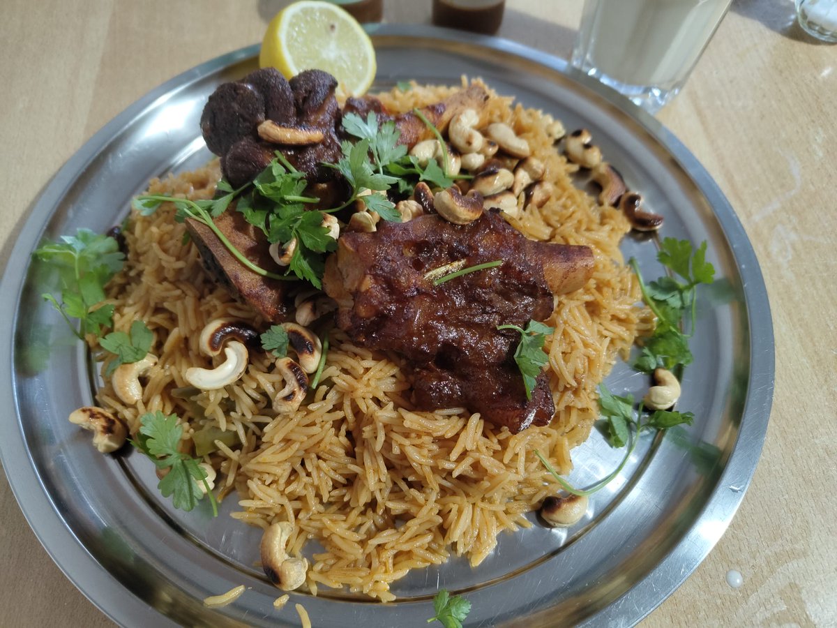 EbnHussein1424's tweet photo. My wife made #kabsah/#machboos today. Her cultural background is Somali-Yemeni (Hadhramaut, they make excellent #mandi, which is similar to kabsah), however, we have this food even in southern Iran (Ahwazi Arabs and Arabs and Bandari Persians in Bushehr and Hormozgan). https://t.co/RCiwp1xWVO