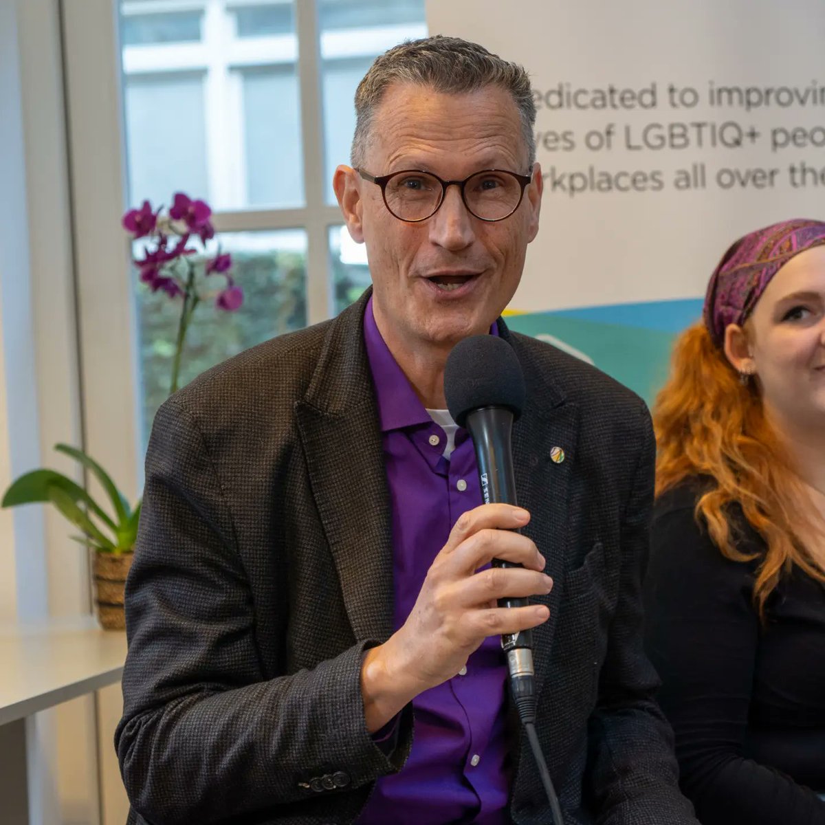 StudentPrideNL's tweet photo. Hier wat foto's van de moderatoren Michiel Kolman (hij/hem) en Chantal van der Putten en panelleden Riona Jansen (zij/haar), Machiel Keestra (hij/hem) en Seven de Boer (die/diens) 💜 https://t.co/E5BYlmca4q