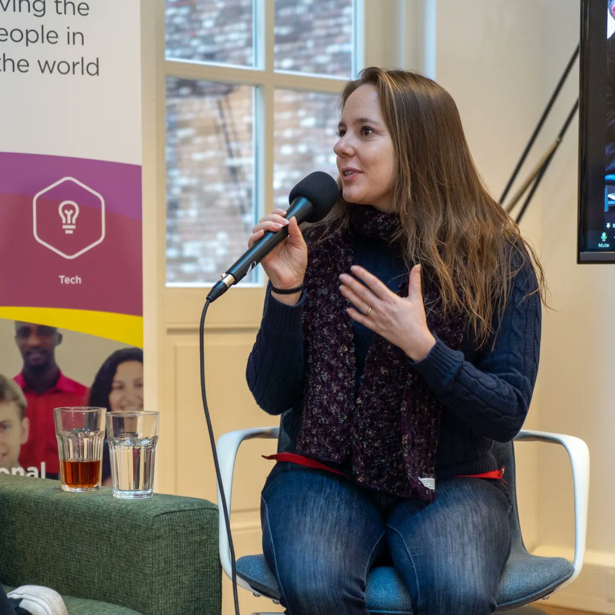 StudentPrideNL's tweet photo. Hier wat foto's van de moderatoren Michiel Kolman (hij/hem) en Chantal van der Putten en panelleden Riona Jansen (zij/haar), Machiel Keestra (hij/hem) en Seven de Boer (die/diens) 💜 https://t.co/E5BYlmca4q