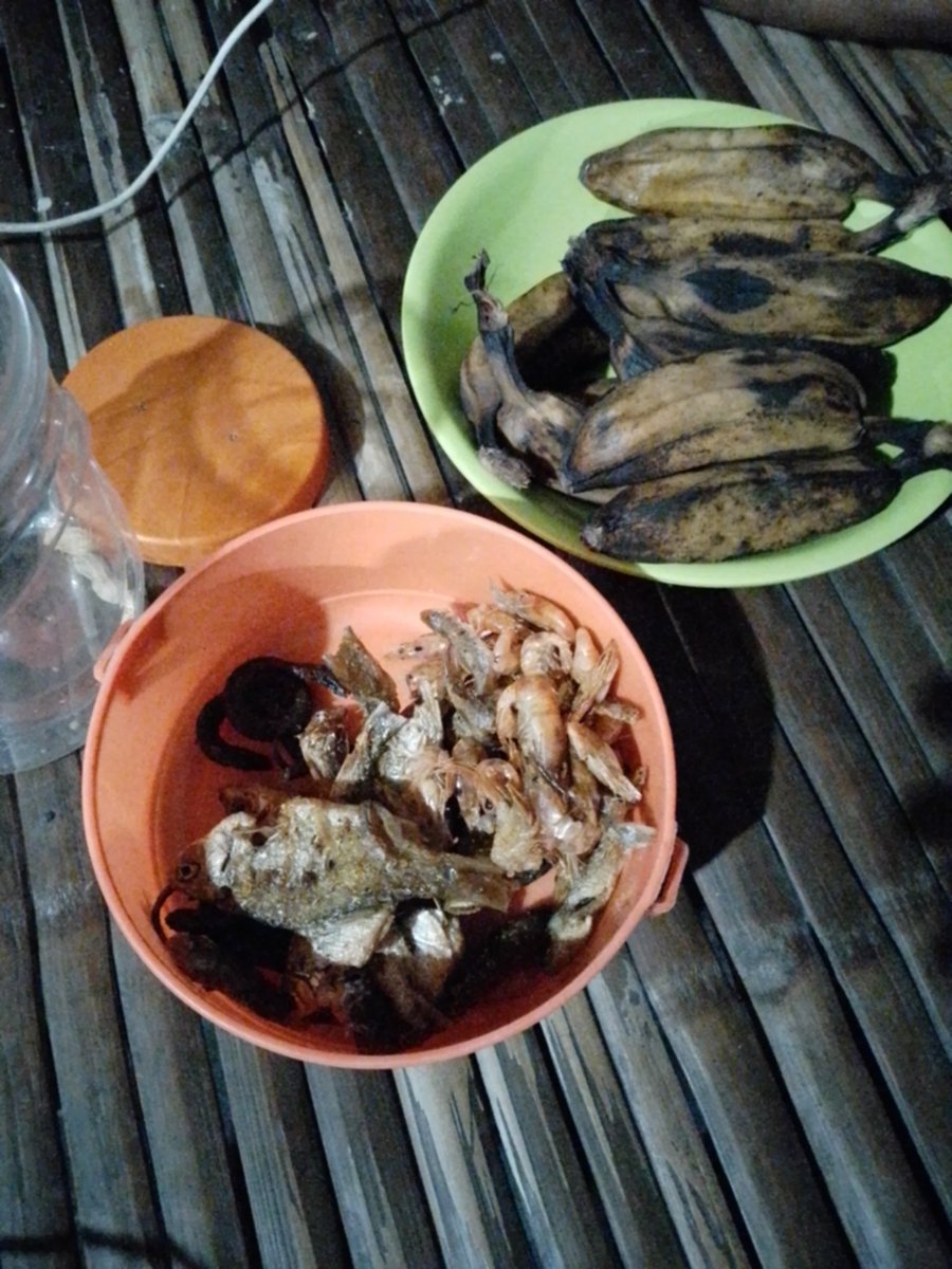 AKomo91's tweet photo. Cemilan disaat hujan https://t.co/FNMM81j4gH