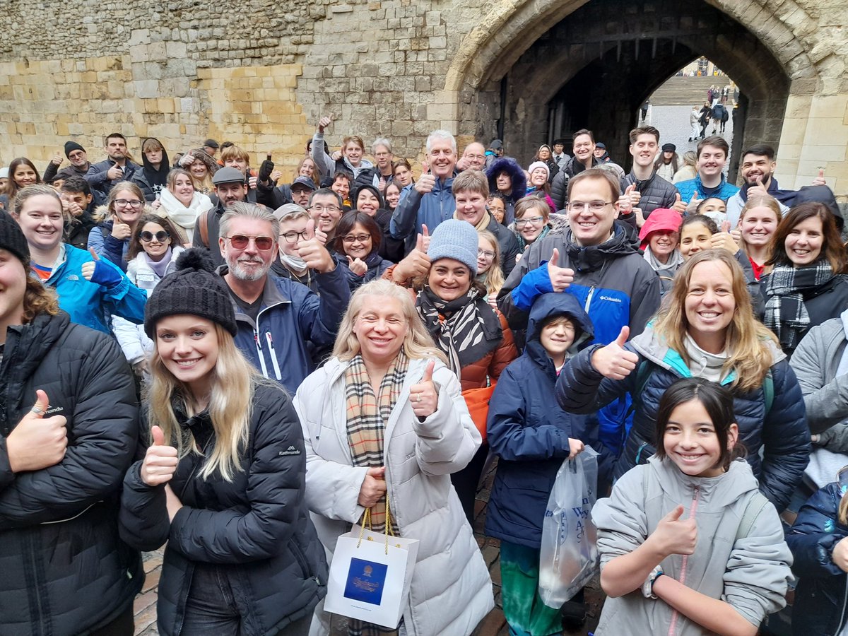 ExBeefeaterDave's tweet photo. My last tour of 2022 @TowerOfLondon 🏰 was at 13:30 today. Interpreting 900+ years of #History for our intrepid visitors.  Enjoy the rest of your day out with us #YeomanWarders #Beefeaters and I wish you all a very #MerryChristmas 🎄 and a #HappyNewYear 🎇 https://t.co/UTWfIZk2W5