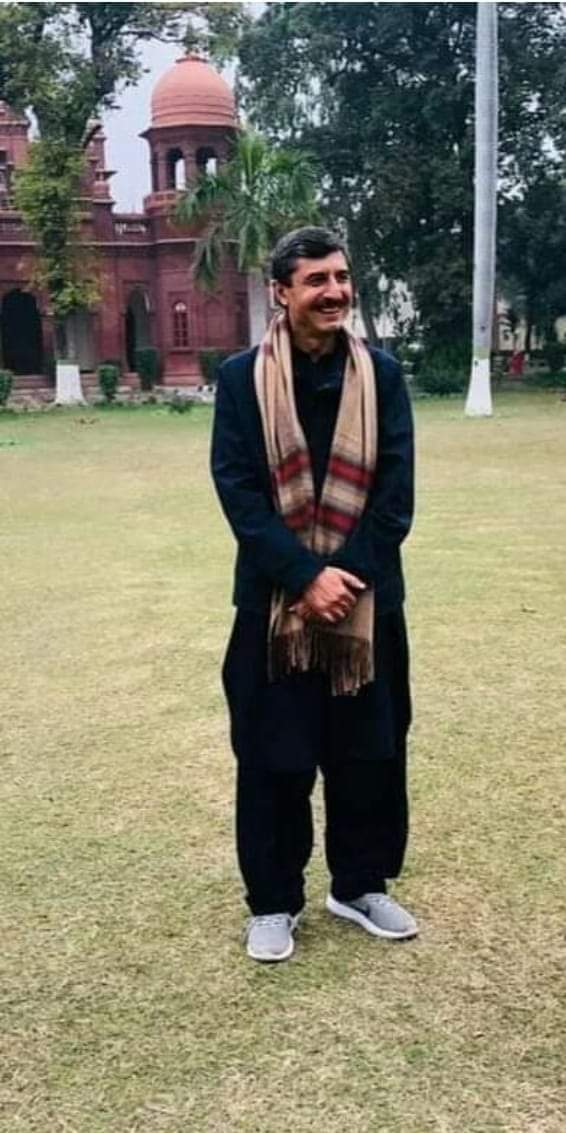 M_IftikharDM's tweet photo. غورځيدلي زړګي څۀ نه څۀ چاره پکار ده
ما ته پۀ دې ښار کې د ستا پۀ رنګ څېره پکار ده

کاکا بازار کې ګرځوي د چندې برګه بکسه
وائي "زاړۀ جومات کې نوي مناره پکار ده"
ممتاز اورکزے
@AzadQaidii @muzammilpanezai @KakarArfa @OmerPashtoon 
@PashtanaMalala 
#MKAchakzaiDividedPKMAP https://t.co/VBGd48dRTX