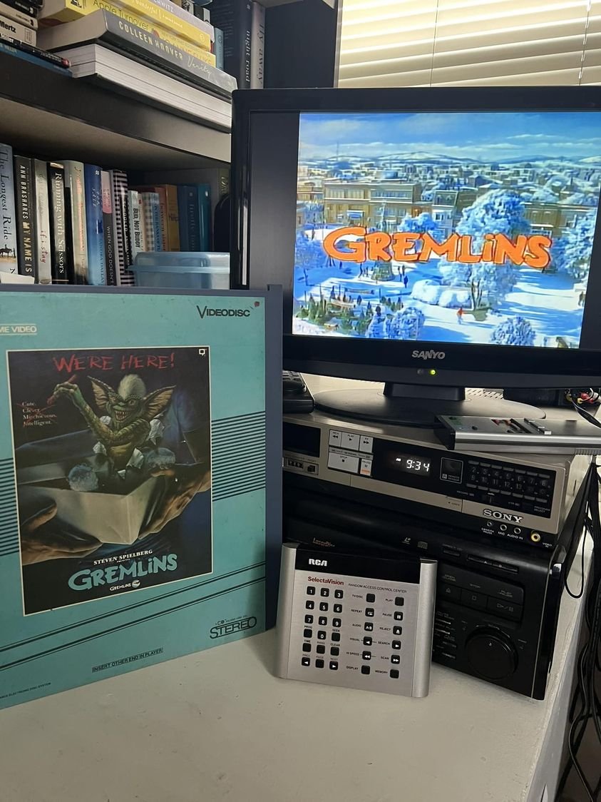 RockVideoRental's tweet photo. Spinning a Christmas Classic
been a long time favorite, back in the days when I used to pronounce it "Grebbins"
#Gremlins #Christmas #CED #VideoDisc #RCASelectavision https://t.co/48SIEc7EAI