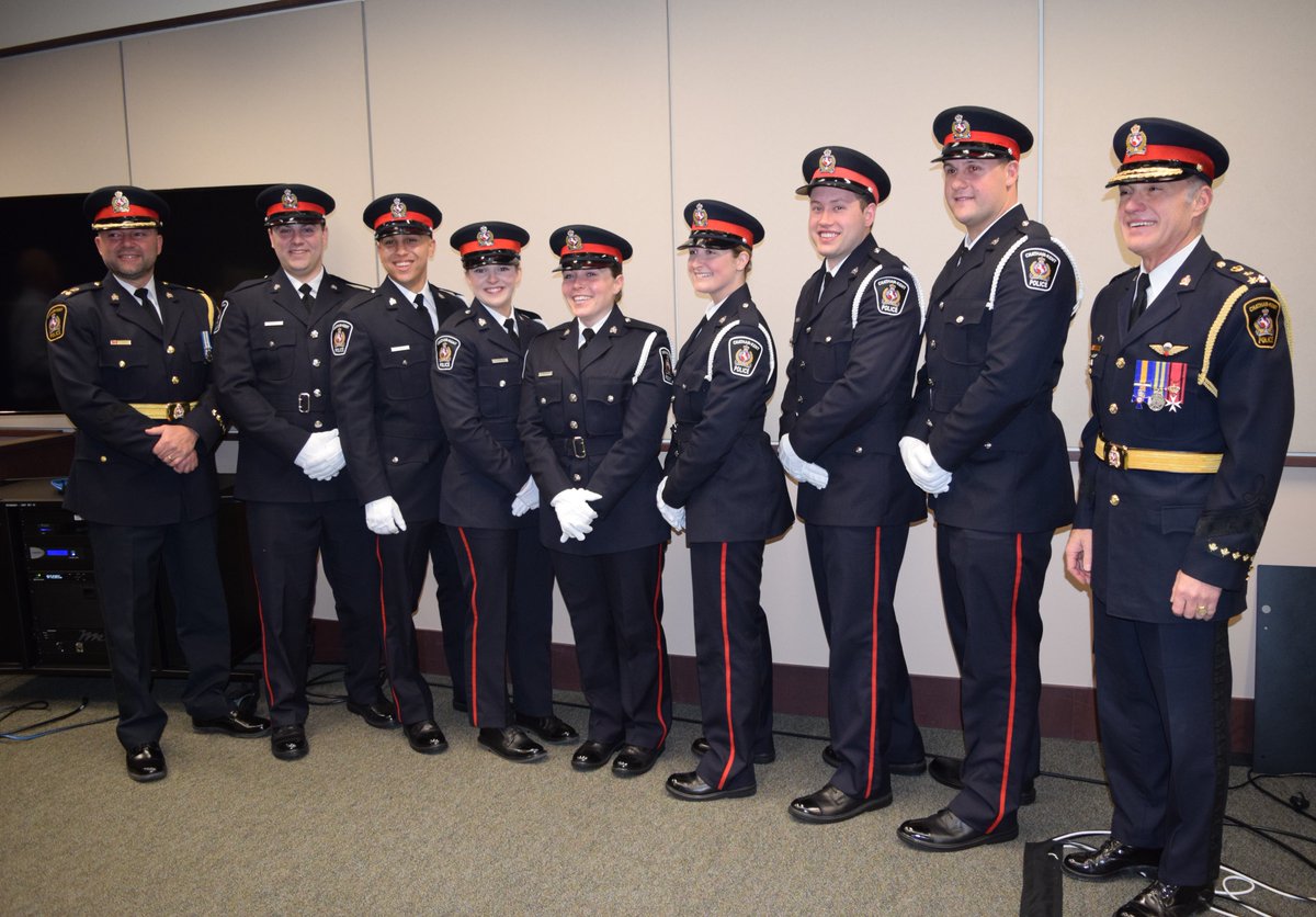 Congratulations and welcome to the newest Constables to the Chatham-Kent Police Family!
Yesterday, our recent graduates from the Ontario Police College took their oaths and were sworn in as Constables by Justice Robert Horton.
Welcome to CKPS! Stay safe!