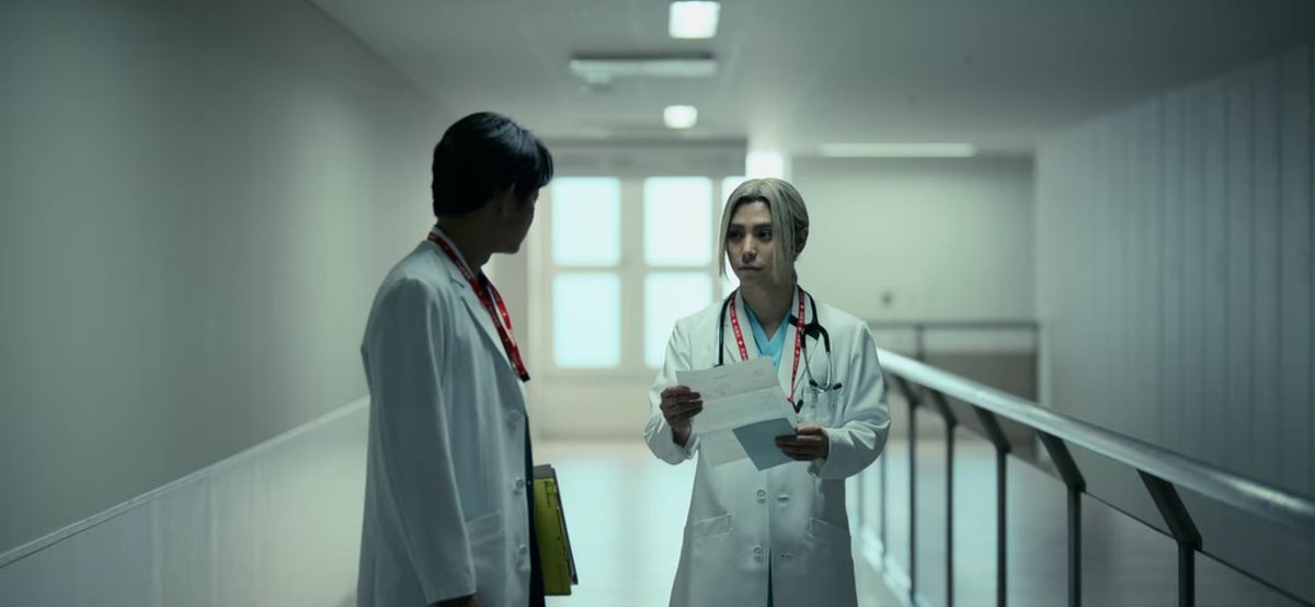 kdramatreats's tweet photo. Chishiya in a doctor's coat is totally my genre 😭💙

#AliceInBorderland2 https://t.co/DwpDeZdwPL
