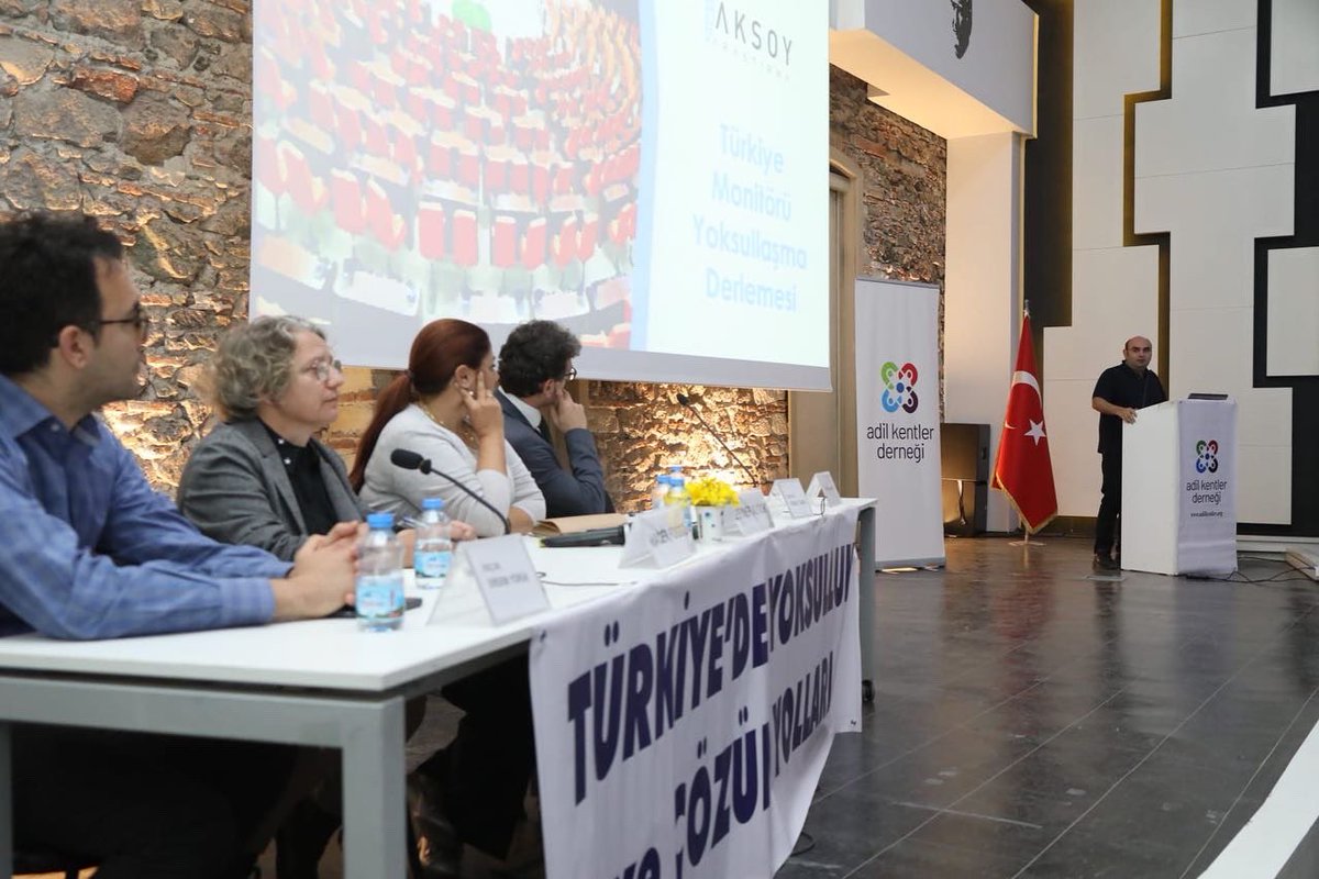 Vakıf Başkanımız Ertan Aksoy, Adil Kentler Derneği'nin İzmir’de düzenlediği ve moderatörlüğünü Zeynep Altıok’un üstlendiği, Türkiye'de Yoksulluk ve Çözüm Yolları başlıklı panelde, Yüksel Taşkın, Erdem Yörük ve Hacer Foggo ile birlikte konuşmacı oldu.