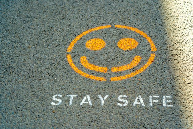 Protect yourself and your family. Stay informed about Covid-19 during the holidays. Learn more at bit.ly/3Pghmqy
