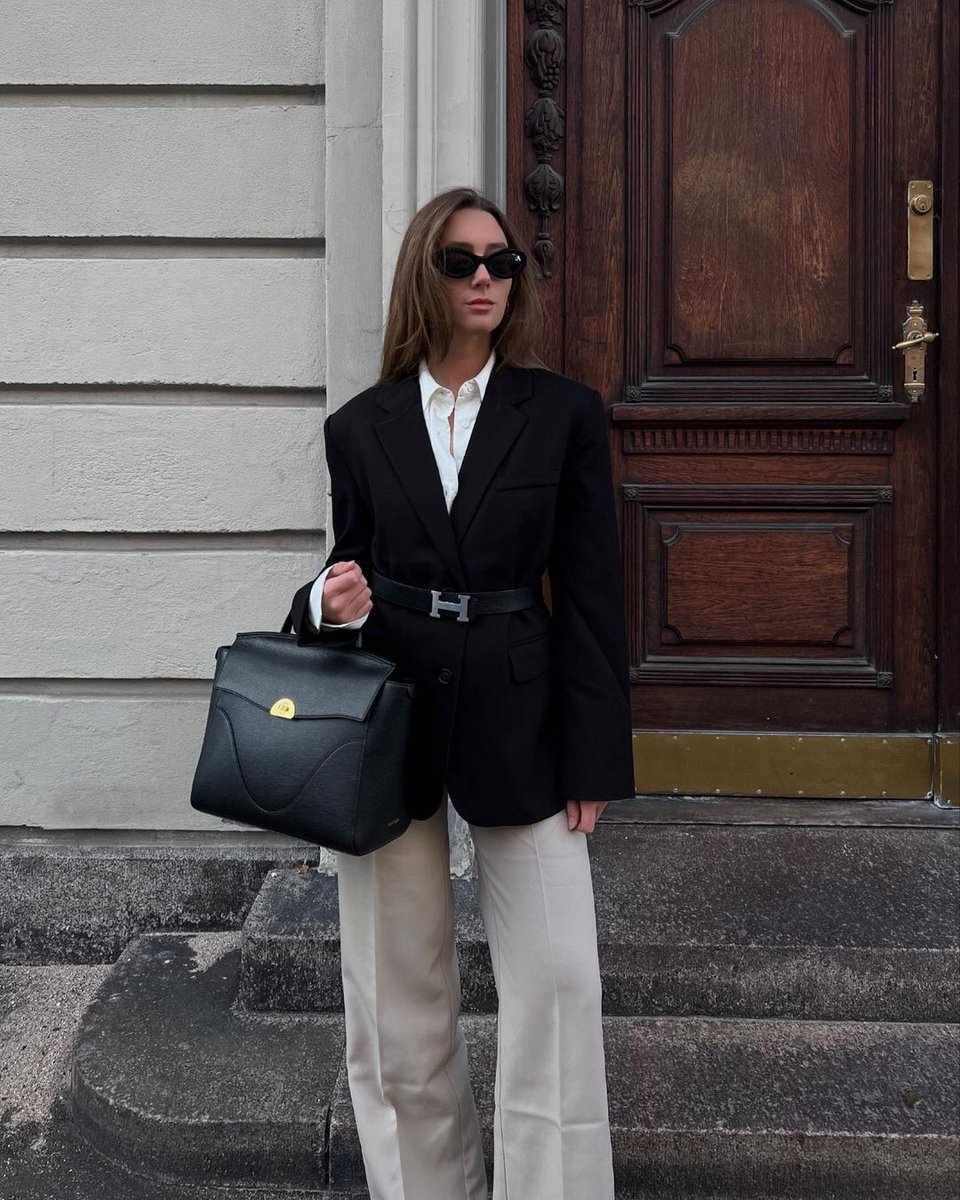 Business casual on a Thursday 🧡