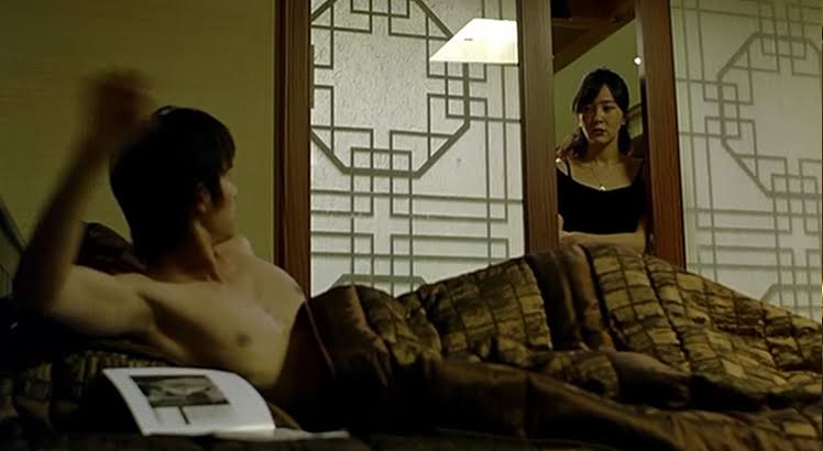 rajmohan2blue's tweet photo. 24. #3Iron - 2004 - Romance
"Free guy always crashes into a empty apartments. And tries to leave before owners get back. One day he met a wife of a rich man who escaped with him"

Beautiful tale. Unique movie with less dialogues.

Superb - 4/5
🎉TOP 100 KOREAN MOVIES OF MINE https://t.co/AR2yw32pJA