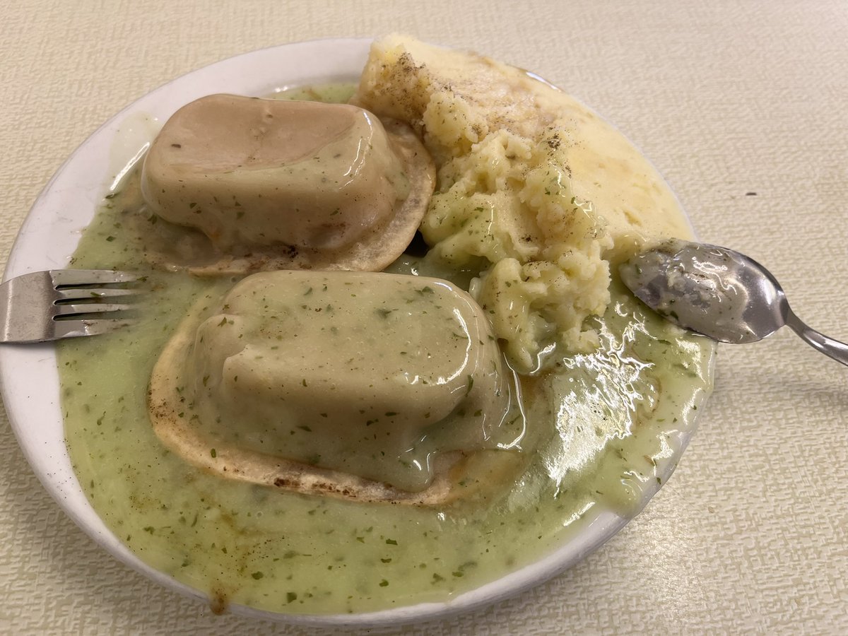 CClark_UK's tweet photo. Pleased to report there is no stewed eel shortage at Cooke’s in Hoxton (sadly no sarsaparilla though - maybe it’s just a south London thing?). Yesterday was forced to have an extra pie in lieu at Arment’s. @pieandmashoff @PieMashTour https://t.co/f22lpRbxdl
