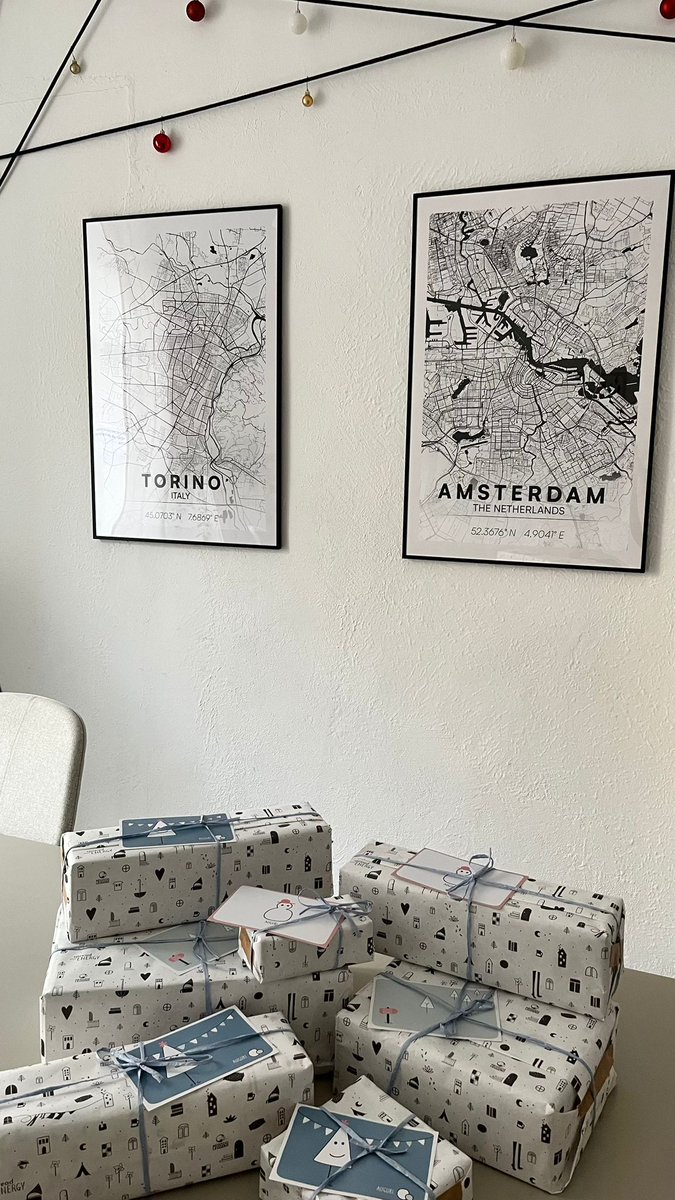 C'è aria di feste in Decisio! 

Salutiamo questo anno festeggiando il primo Natale nel nostro nuovo ufficio di Torino, dove si respira un autentico clima di festa!

Ci rivediamo nel 2023.

Buone feste e felice anno nuovo!