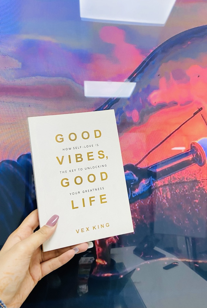 bookz_in's tweet photo. “Self-love is the balance between accepting yourself as you are while knowing you deserve better and then working towards it.”

― Vex King, Good Vibes, Good Life: 

Have you read this book?

#bookzin #goodvibesgoodlife #vexking #booklover #famousbookquotes https://t.co/zTEgOj6Oxv