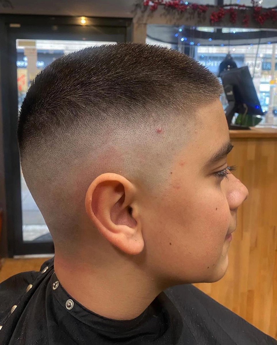 FlyingHorseWalk's tweet photo. https://t.co/lvnizwe2xc SWIPE 4 BEFORE βΆοΈ #gentsofnotts #barbershop #barberlife #barberlove #barberlifestyle https://t.co/8Wp4F1xfon