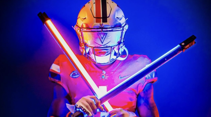 JacquieFran_'s tweet photo. 🚨New Episode🚨
#UVA welcomed 23 signees on Weds.
We look back at our biggest takeaways in the #Hoos23 class as recap #SigningDay
https://t.co/HHlccOrs1c https://t.co/I3CwWWHDyF