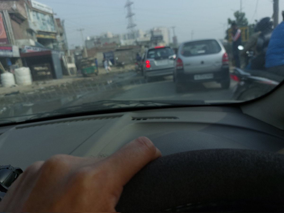 mishrashrigopal's tweet photo. It's highly surprising why authorities are not taking any action to improve Sect 87 and Sect 88 dividing road patehtic condition @bjpnarendergupt @KPGBJP @rajeshnagarfbd @DC_Faridabad @MCF_Faridabad @smartcityfbd @SmartCities_HUA https://t.co/bxXcVxfHFS