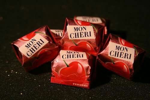 중요!!⭐️크리스마스 엿 🖕먹이는 법🎄♥️

->> 페레로로쉐 Mon Chéri를 선물한다

여러분들 중 혹시나 크리스마스 때 싫어하는 사람한테 줄 선물 고민하고 있을까봐 적어봅니다
참고로 안에 술 들어가 있는데요 
술 잘 마시는 어른들도 퉤! 하게 만드는 마법⭐️을 부립니다