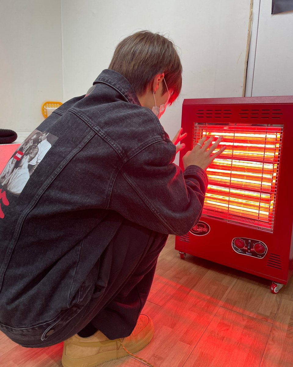 WUZO_BLITZERS's tweet photo. [📷][#JUHAN_RAID]

아이 손 시려…🥶(훌쩍)
 
#블리처스 #BLITZERS #주한 #JUHAN https://t.co/g9HZojAbB4