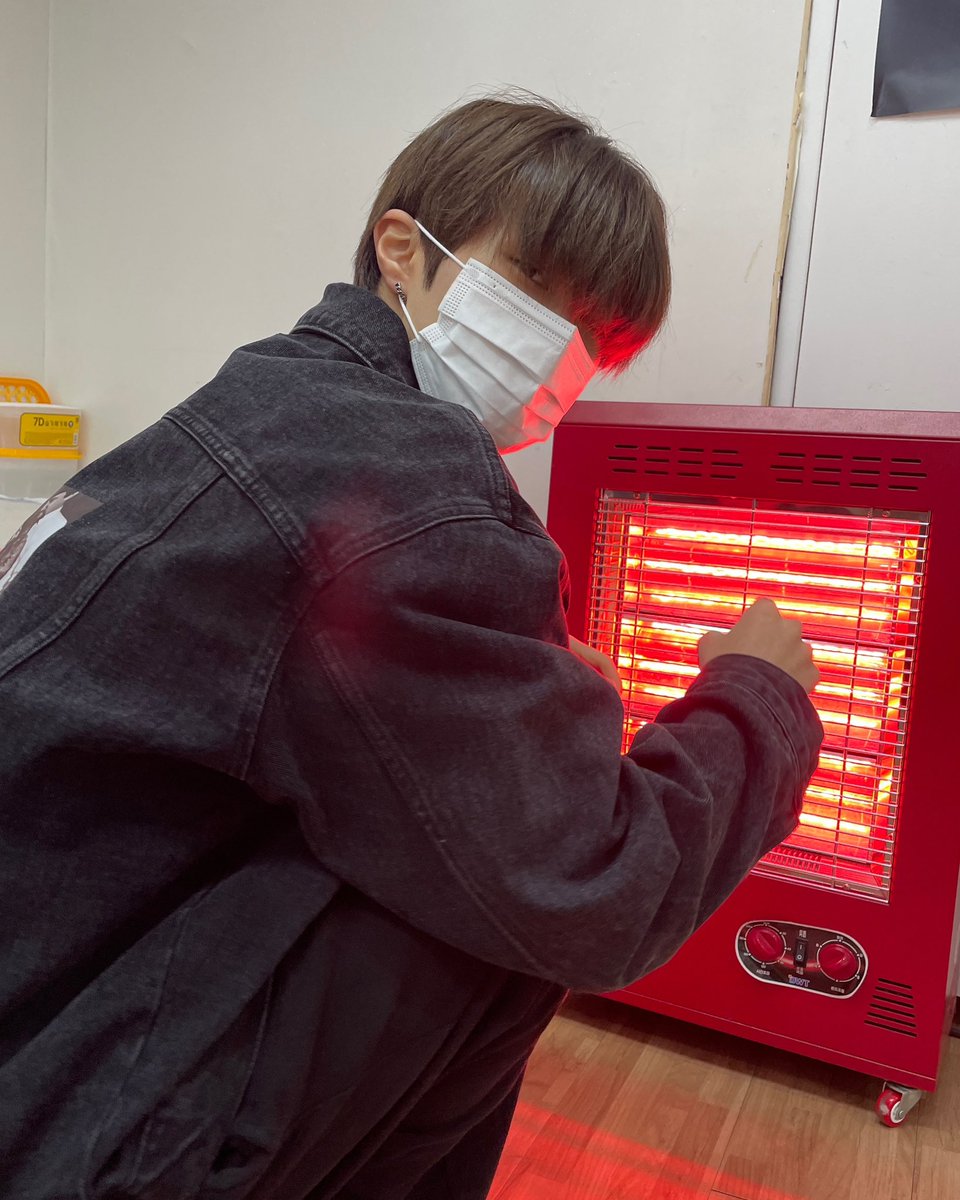 WUZO_BLITZERS's tweet photo. [📷][#JUHAN_RAID]

아이 손 시려…🥶(훌쩍)
 
#블리처스 #BLITZERS #주한 #JUHAN https://t.co/g9HZojAbB4