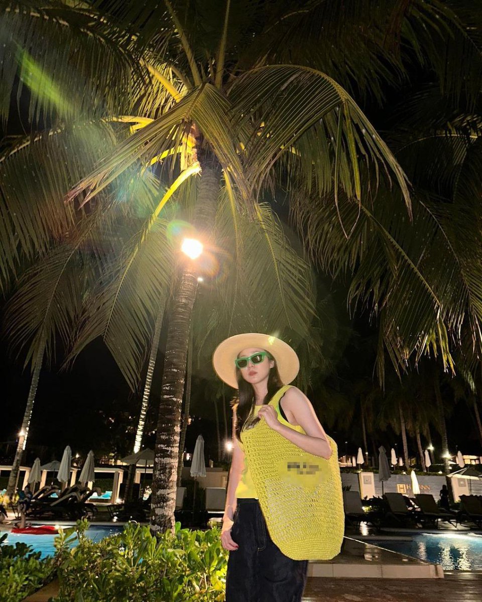 cebudailynews's tweet photo. ‘SHOT PUNO!’ 🍺

LOOK: K-pop star Sandara Park shares more snaps of herself enjoying her vacation in Panglao, Bohol. 

📷: Sandara Park/Instagram #CDNDigital #CDNDEntertainment https://t.co/RdOIzGFEL9