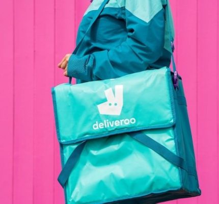 BVIKnl's tweet photo. "Deliveroo wacht oordeel Hoge Raad over schijnzelfstandigheid niet af" Het bedrijf weigerde, ondanks een vonnis in hoger beroep, om zijn riders arbeidsovereenkomsten aan te bieden. Lees... https://t.co/mD3uXEqU22 #BVIKnl #Schijnzelfstandigheid https://t.co/Dtg59pziEP