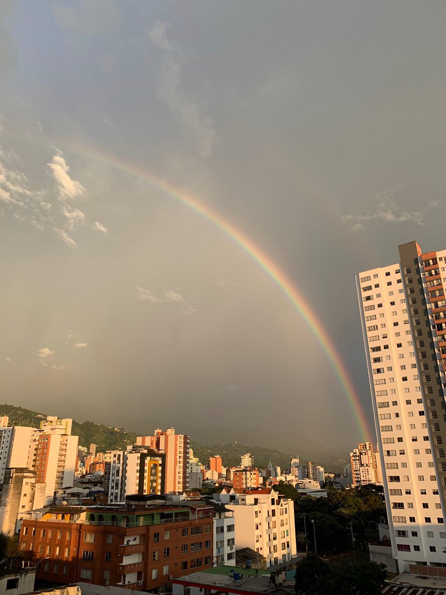 alfred_hit's tweet photo. Feliz cumpleaños @Bucaramanga❤️ #400años y sigues tan bonita! ❤️ #BGA400 https://t.co/7IdAzsFr9a