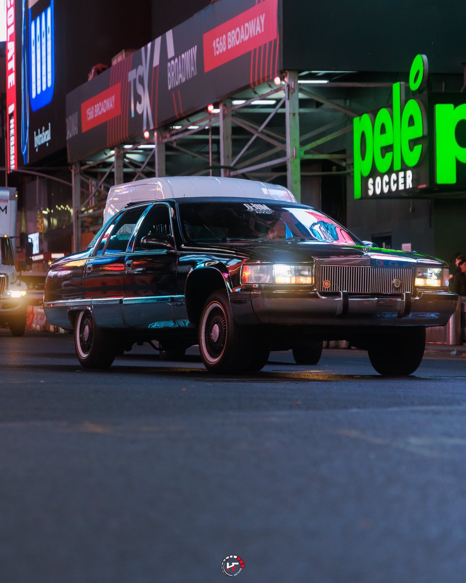 HueFlicks's tweet photo. Old school Cadillac rolling through time square 😮‍💨😮‍💨😮‍💨

#carphotography #oldschool #Cadillac #airsuspension #classic #NYC https://t.co/bBymWW1enY