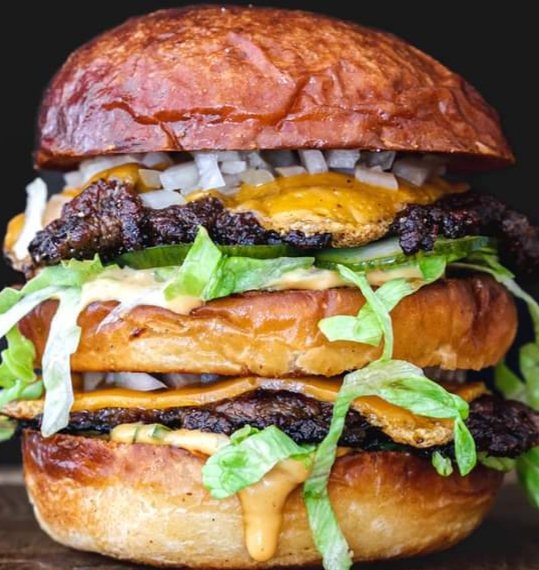 rileysspice's tweet photo. I love a great  burger anytime! Pineapple Espresso #Rub is fabulous on burgers with its rich savory flavor! Novac made this one!  https://t.co/GvjDY2Q4B4 

#burgers #bacon #cheeseburger #charcoal #pitboss #Griler'sGarlic #seasonings #BBQ https://t.co/aEgKxSJaPN