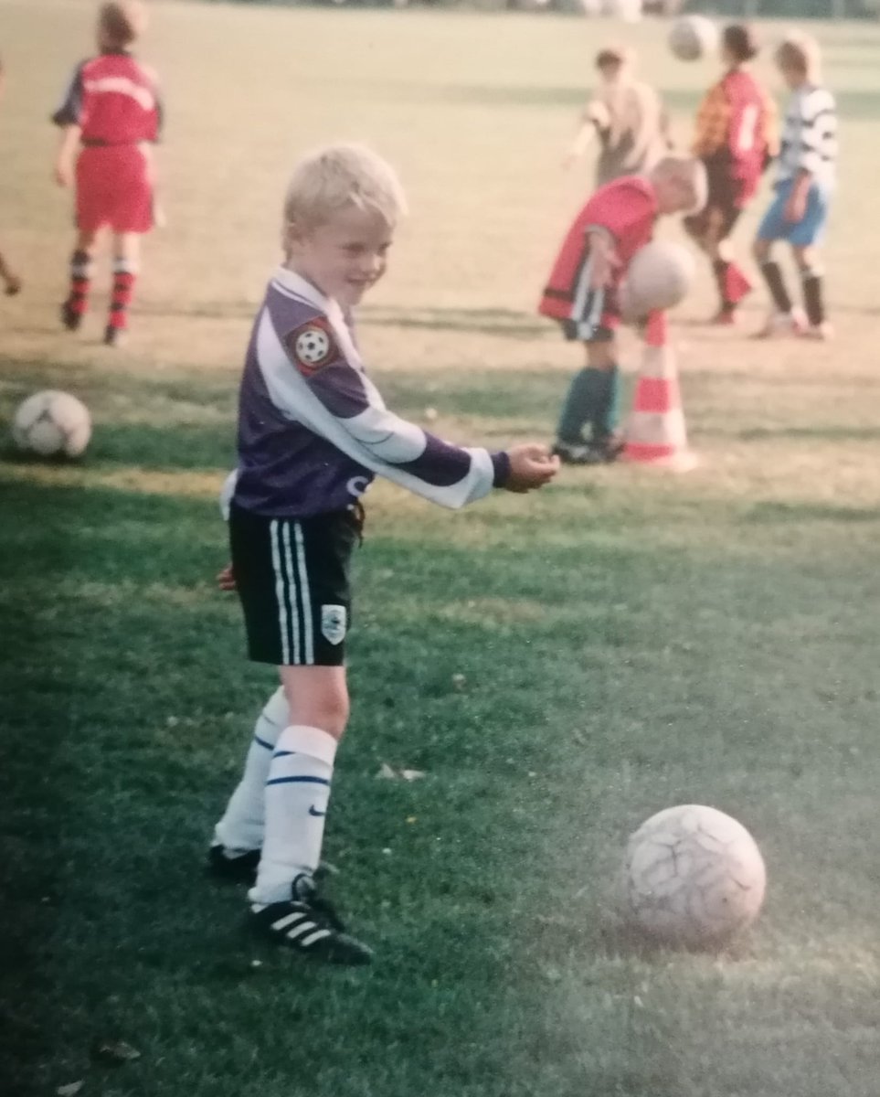 Es ist offiziell. Ab heute bin ich euer Urgroßrentner 🥳
Einfach 30 Jahre 👴
Dicker Kuss an alle die mich bis hierhin auf meinem Weg begleitet haben &amp; auch hier nochmal Danke für alle Glückwünsche 🥰🫶

Zum Foto: #BallazJuniorAmBallin👶
Ungefähr 23 Jahre ist das jetzt her ... Uff