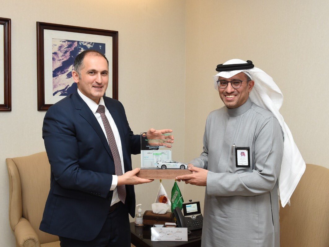 RCJY_Jubail's tweet photo. استقبل الرئيس التنفيذي
د. أحمد آل حسين
الرئيس التنفيذي
لشركة ايربرودكتس قدرة
@apqudra
السيد / إيبوبكير كويونكو
حيث تم خلال اللقاء بحث واستعراض سير أعمال مشروع الشركة بمدينة #الجبيل_الصناعية https://t.co/6ivsGDx8IQ