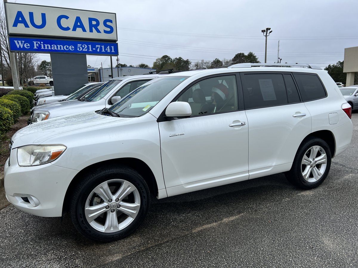 AUCARSINC's tweet photo. Merry Christmas from all of us at AU CARS! We've got some great vehicles on our lot if you need to upgrade your ride after yours won't start in this chilly weather (or just want something nicer)!! https://t.co/YgGtcSKGq0