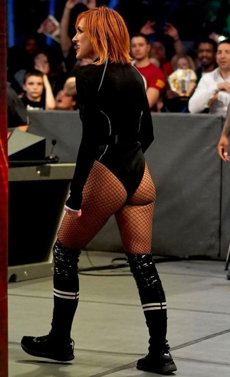 WWE Women and Celebs on Twitter "Becky Lynch đź‘€"
