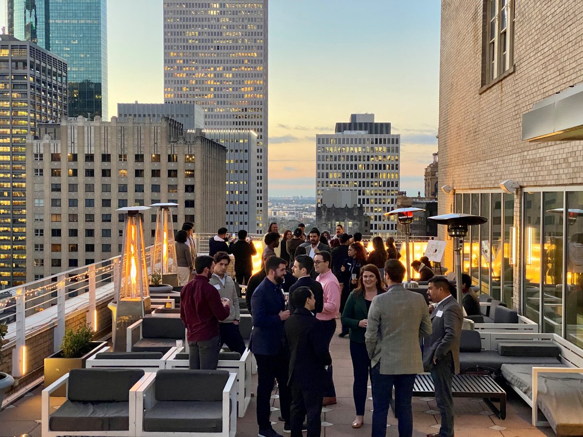 HuschBlackwell's tweet image. This was the scene when our Houston office hosted an event for 1Ls across Texas, which included a fantastic view of the Houston skyline. 1Ls can apply now to join our nationally-ranked summer associate program: ow.ly/ScVi50MaTXR

#lawstudents #HBSummerProgram #huschpuppies