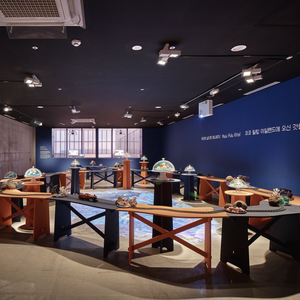 HyundaiMotorMex's tweet photo. La exposición PROJECT HASHTAG 2022 ya está en el MMCA de Seúl. Cada año en colaboración con
@mmcakorea PROJECT HASHTAG apoya a la próxima generación de destacados creadores coreanos.
#PROJECTHASHTAG #MMCA #MMCAseoul #Seúl #arte #exposición https://t.co/6RFyoOrHvb
