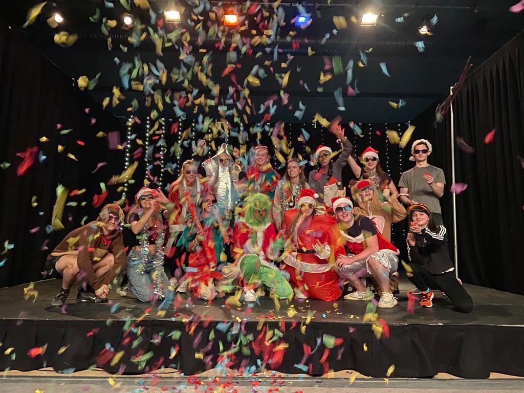 Such a fantastic team!! Great finish to term- Fleming truly has talent 🎤🪩🎅🏼<a href="/MissMcLaren_BA/">Miss McLaren</a> #talentshow