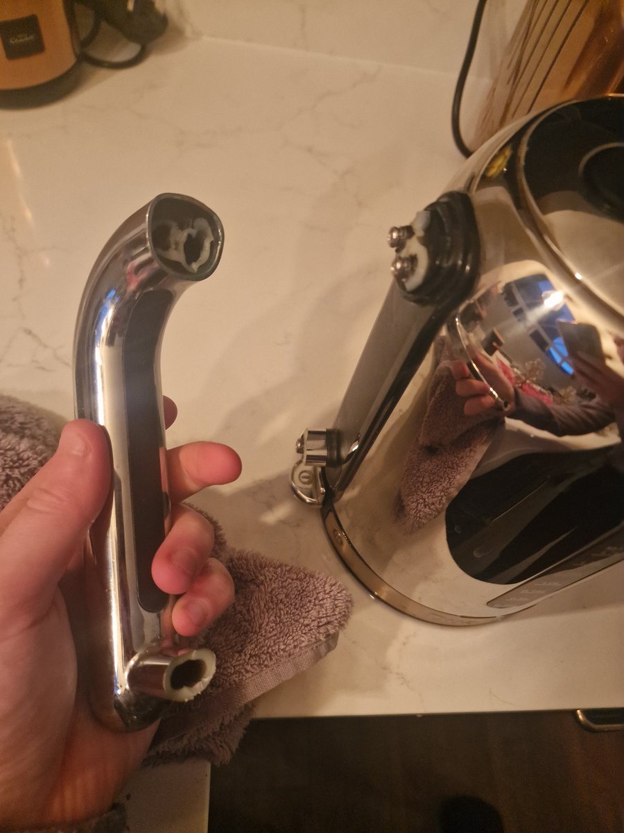 J_B_Naylor's tweet photo. @DualitLtd @idealhome Shame I can't say the same for my experience. This happened 2 days ago...the handle snapped straight off and boiling water went flying everywhere https://t.co/EpvJFqRbyj