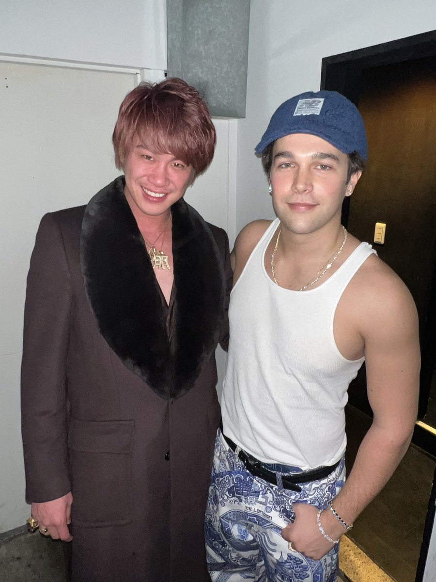 TOMORO_KING6666's tweet photo. 明日はAustin Mahone @AustinMahone とビッグパーティー!!
深夜は1OAKで一緒にライブするぜ!
皆様遊びにきてね❤️
#TOMORO #36歳 #誕生日
#austinmahone #kingtomoro
#ライブ #mysection https://t.co/eDxax95J4N